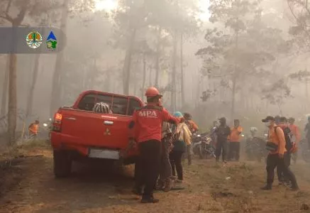 Imbas Kebakaran Gunung Merbabu, Semua Jalur Pendakian Ditutup - Hariane.com