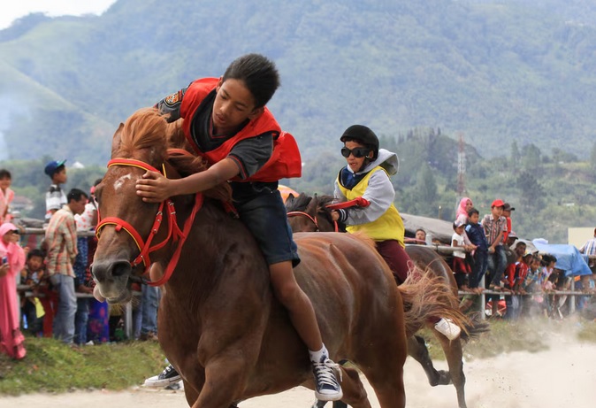 tradisi unik 17 Agustus