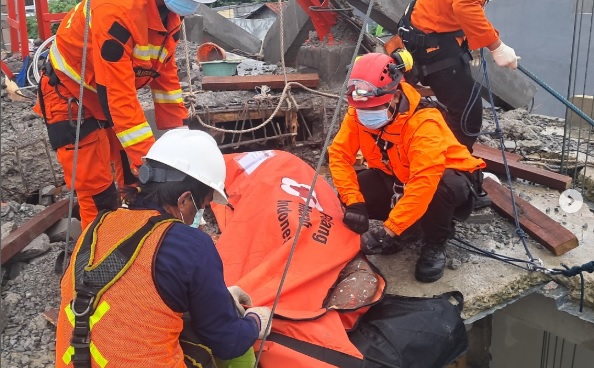 Jasad Pekerja Tewas Tertimpa Beton Penyangga Tower di Tambun Bekasi Dievakuasi Hari ini