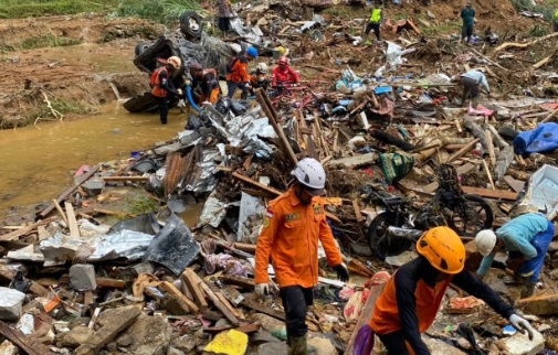 1200 Tim SAR Gabungan Cari Korban Hilang Musibah Longsor di Petungkriyono Pekalongan