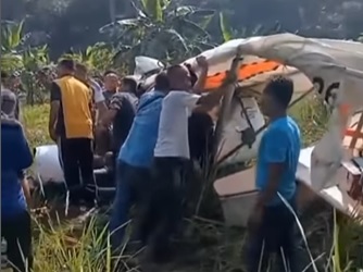 Viral Video Detik-detik Pesawat Kecil Jatuh di Ciampea Bogor