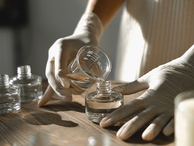 hukum pakai parfum beralkohol untuk shalat