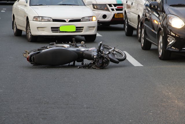 Pemotor Tertimpa Tiang Rambu di Sunter Kemayoran Jakut, Begini Kronologinya