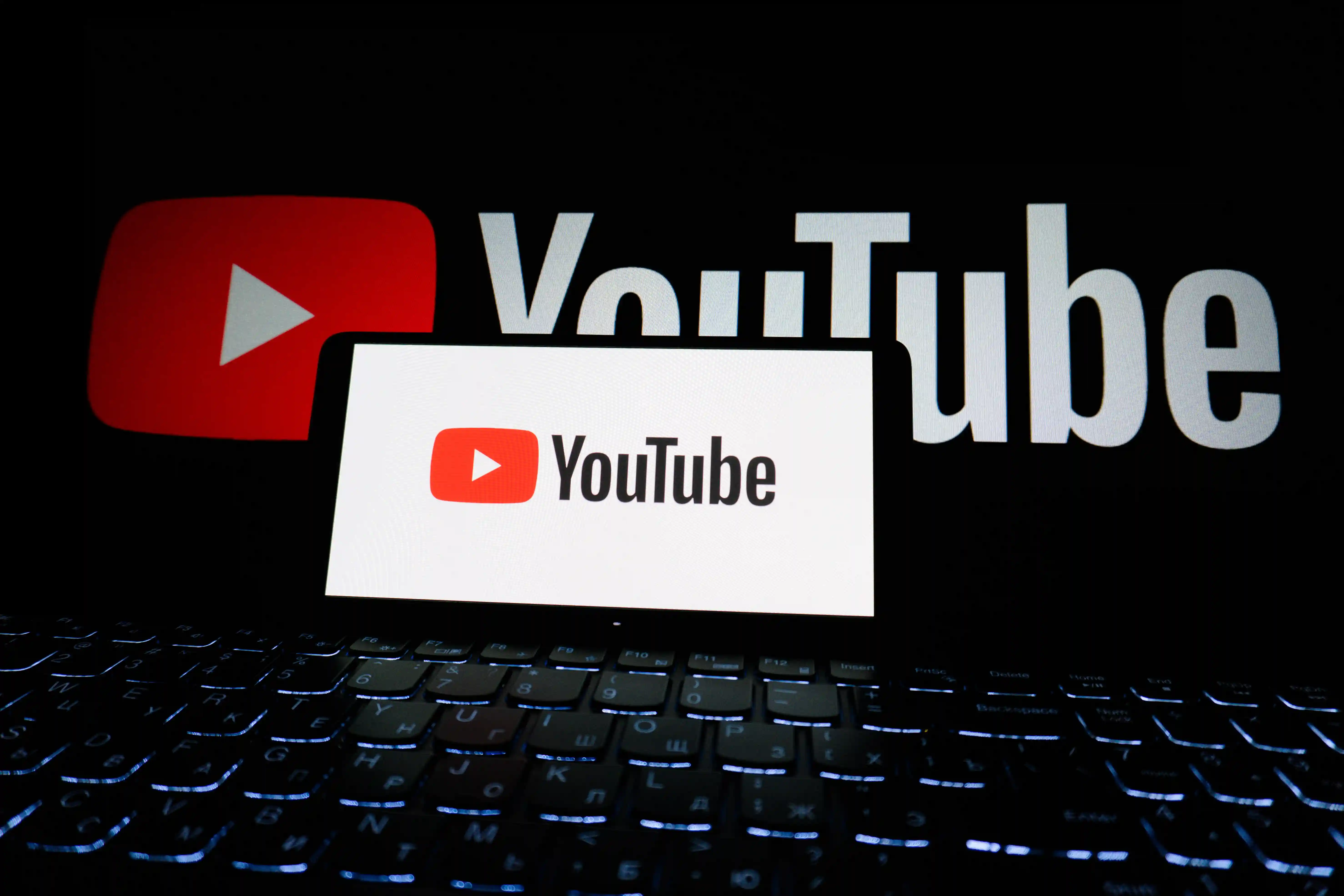 YouTube Ditegur Pemerintah, Anak Diduga Dijadikan Promosi Vape Saat Live Streaming