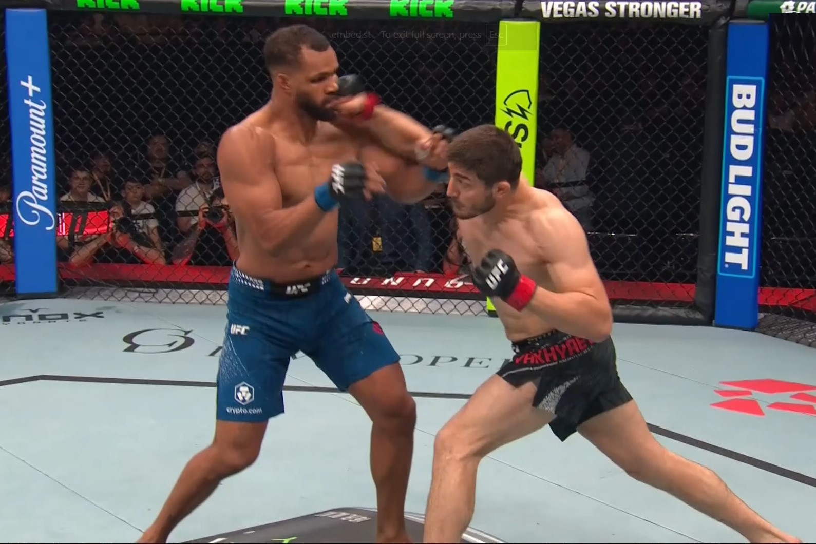 Hanya 8 Detik! Abdul Rakhman Yakhyaev Hancurkan Julius Walker dengan KO Brutal di ...