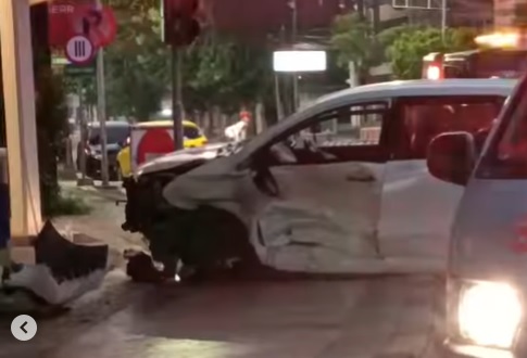 kecelakaan di Perempatan Bangkong Semarang