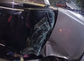 Kecelakaan Beruntun di Jalan Mayjen Sungkono Surabaya, 2 Mobil dan 1 Motor Ringsek