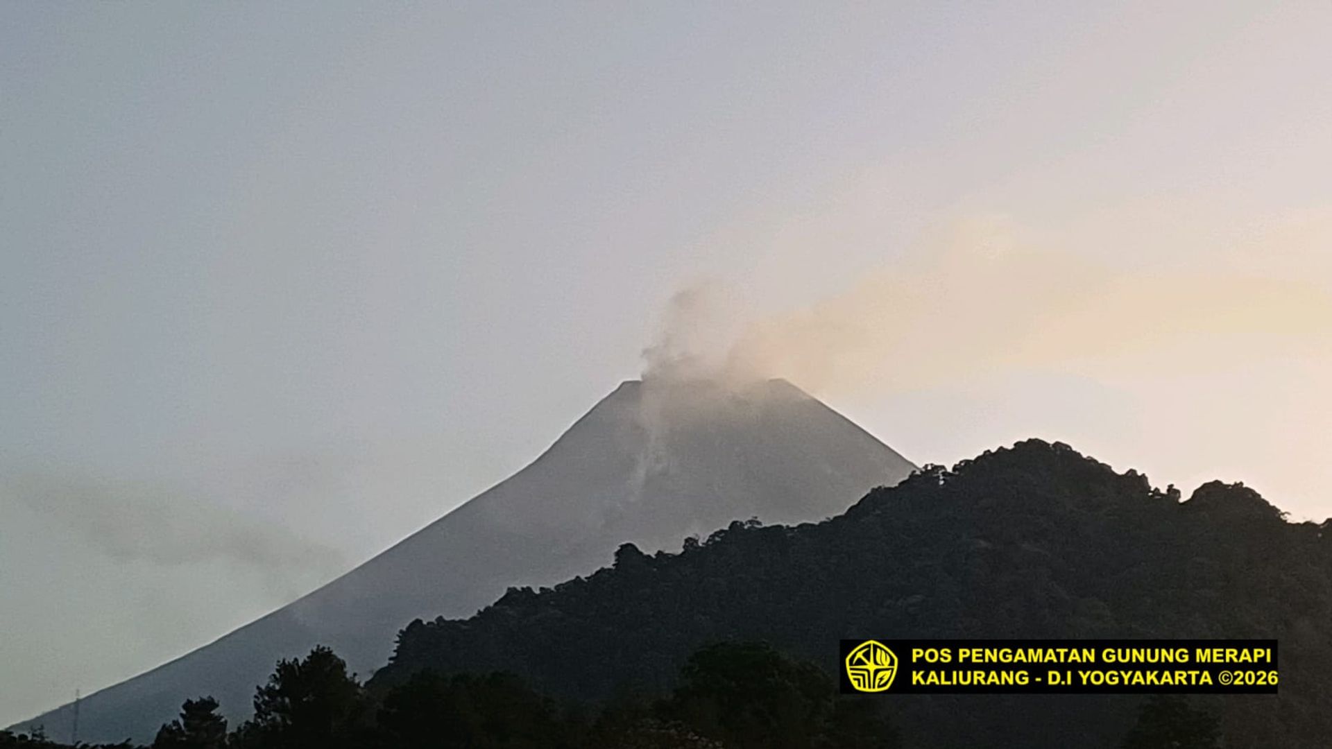 Gunung Merapi Hari ini Kembali Luncurkan 4 Guguran Lava Sejauh 1,8 Km, Status ...